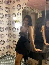 Sanya-dating-girls-bangalore-Photo 1 of 2